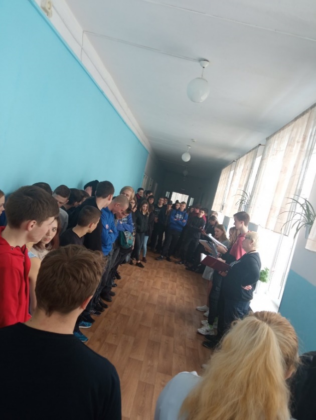 Описание: Изображение выглядит как человек, внутренний, люди, группа
Автоматически созданное описание